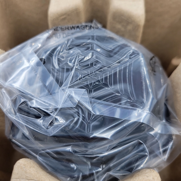 New Scentsy Disney Villains All The Rage Warmer - Picture 9 of 12